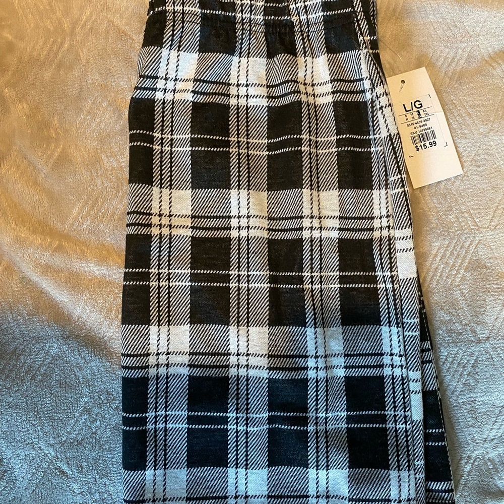 Skirt with flannel pattern, Color: Black and White, New, Soft material